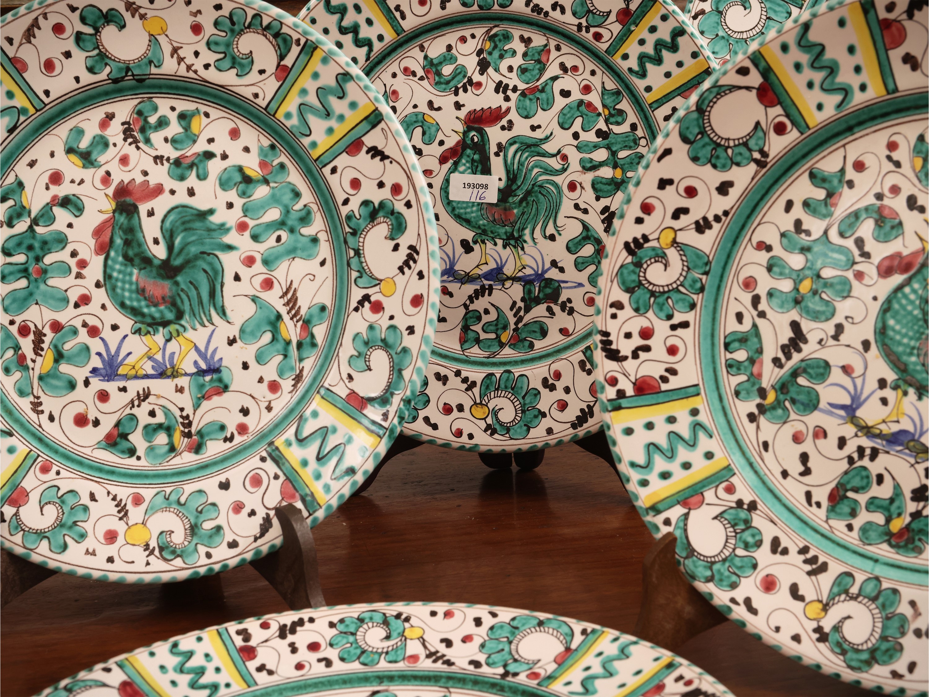 Miscellanea da tavola, porcellana e maiolica (antipastiera Meissen e servizio da dolce con elemen...