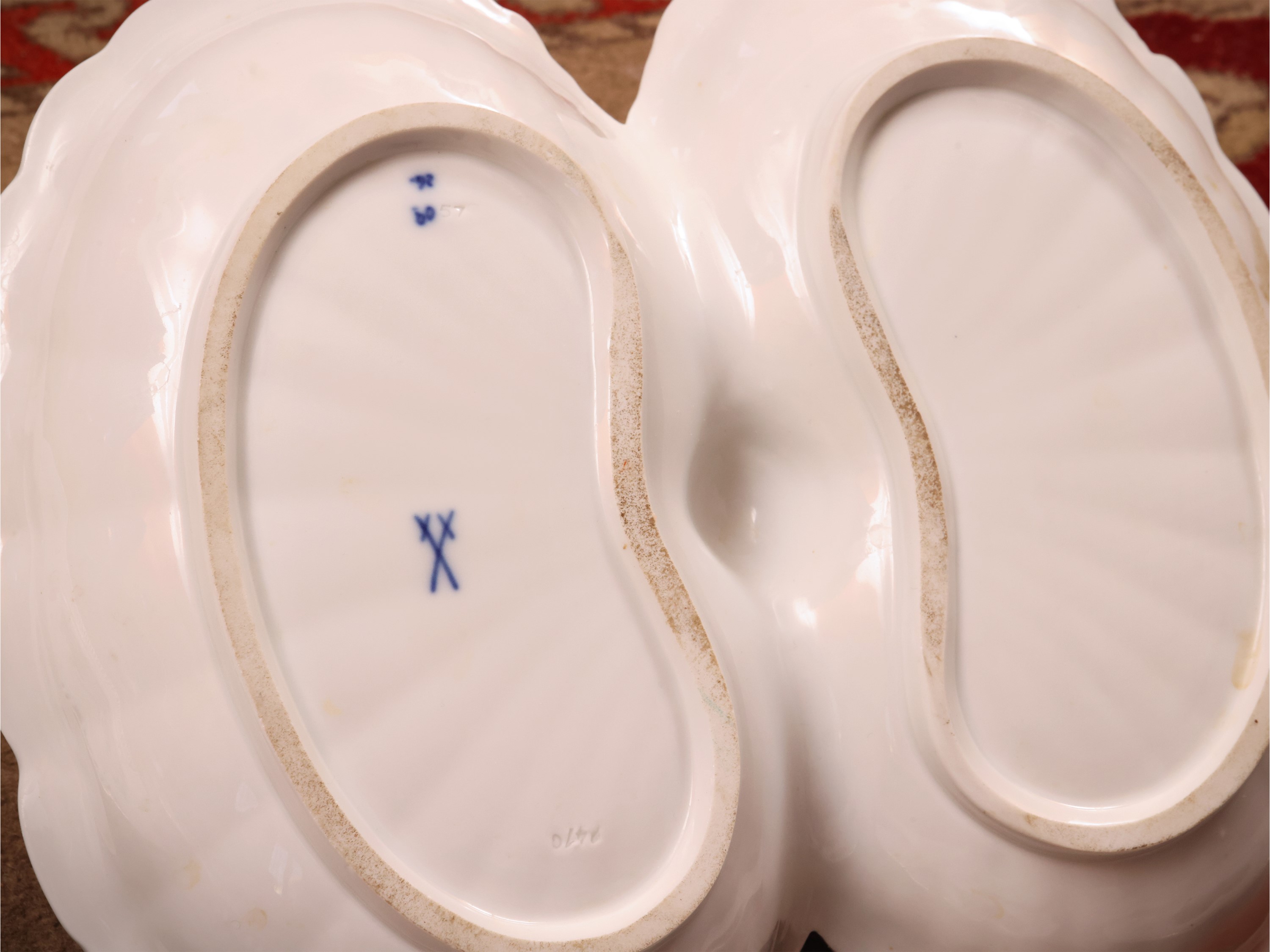 Miscellanea da tavola, porcellana e maiolica (antipastiera Meissen e servizio da dolce con elemen...