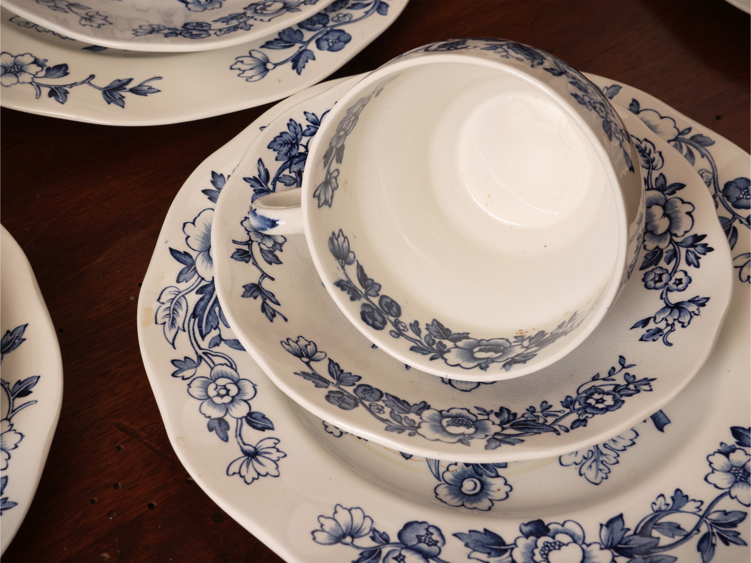 Wedgwood, Servizio da tè Windermere in terraglia, decorazione monocroma blu