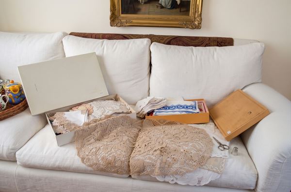 Large batch of doilies  - Auction Florentine Residences - Maison Bibelot - Casa d'Aste Firenze - Milano
