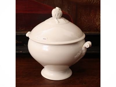 Ginori, Zuppiera in porcellana bianca, fine XIX secolo