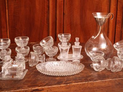 Lotto di curiosità da cucina, diciassette coppette in vetro/cristallo con decanter, formaggera e ...