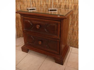 Cassettone in noce, stile seicentesco a due cassetti