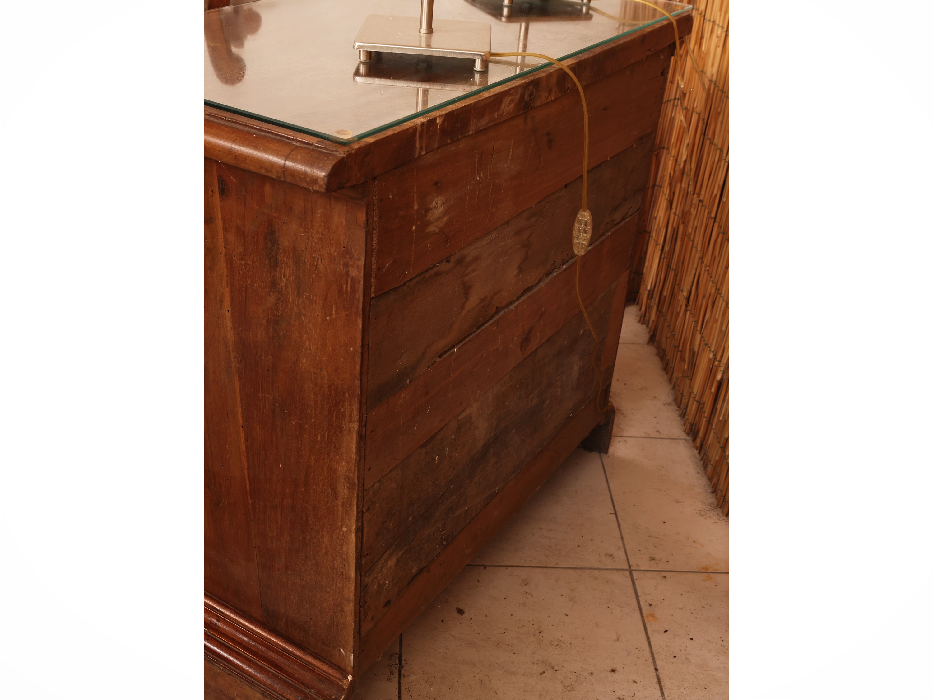 Cassettone in noce, stile seicentesco a due cassetti
