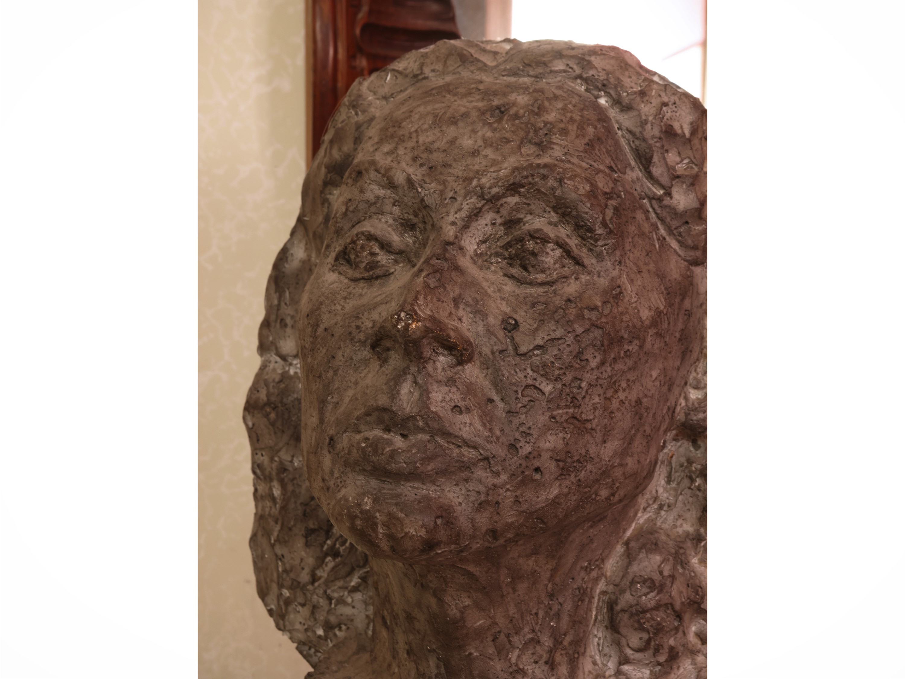 Sculture in materiale composito, ritratto femminile e busto