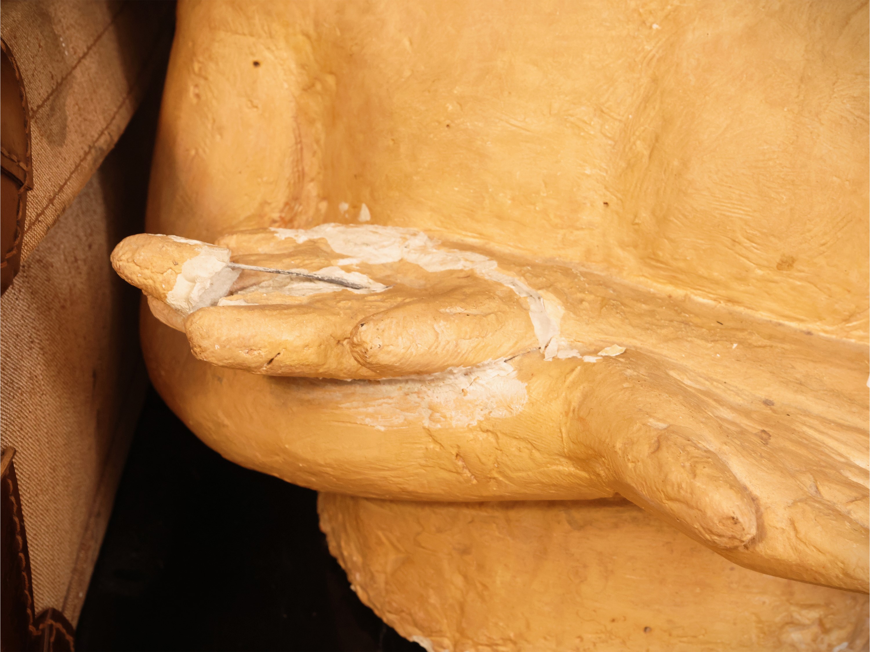 Sculture in materiale composito, ritratto femminile e busto