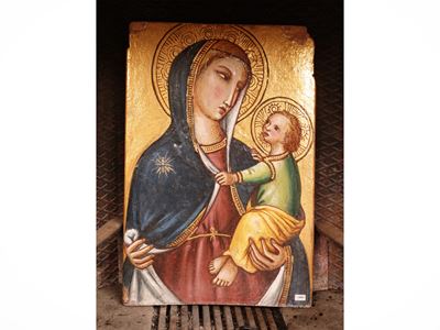 XX secolo, Madonna col Bambino, formella in terracotta dipinta e lumeggiata in oro