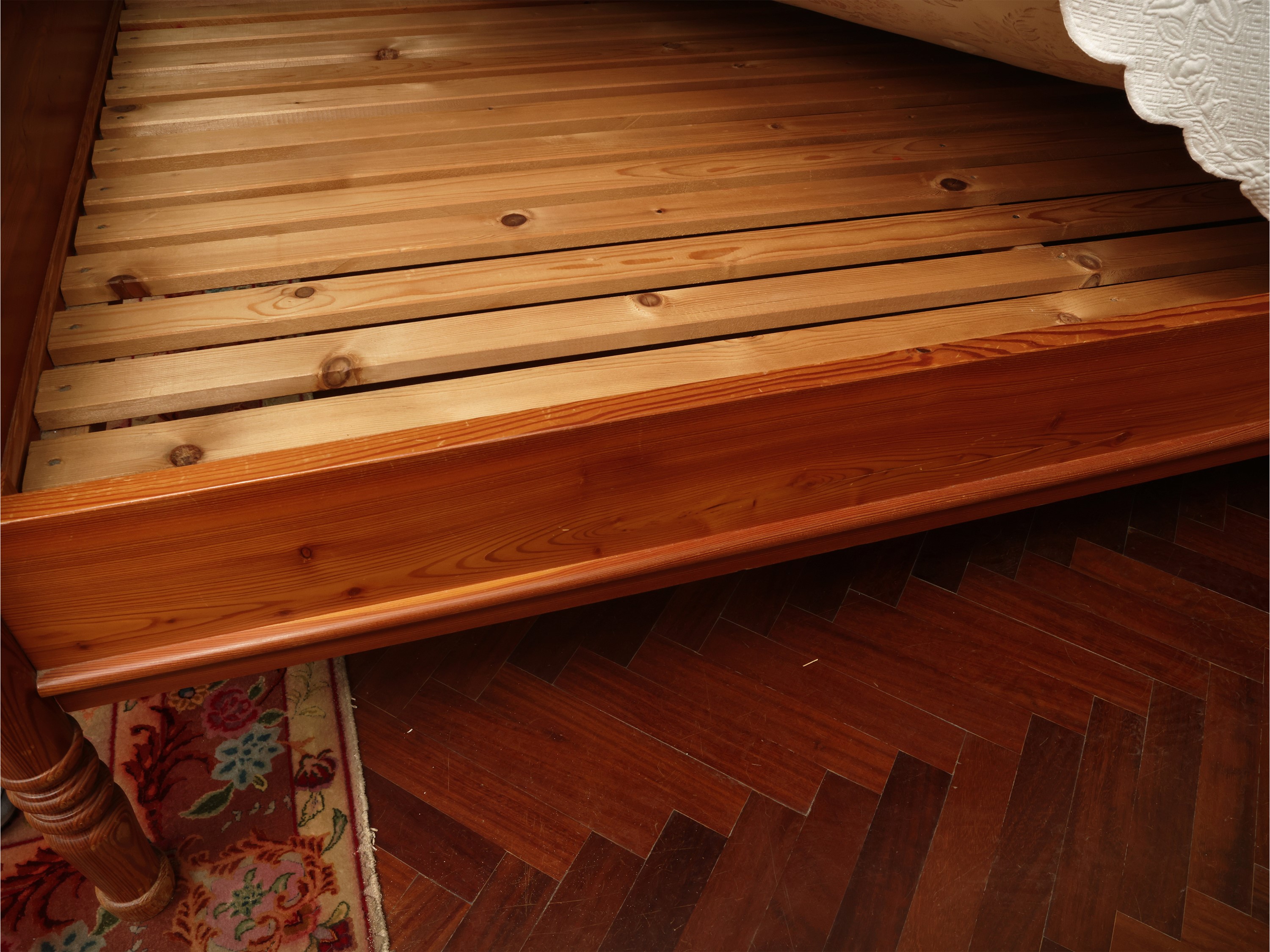 Letto matrimoniale rustico, legno tenero (prima metà del XX secolo)