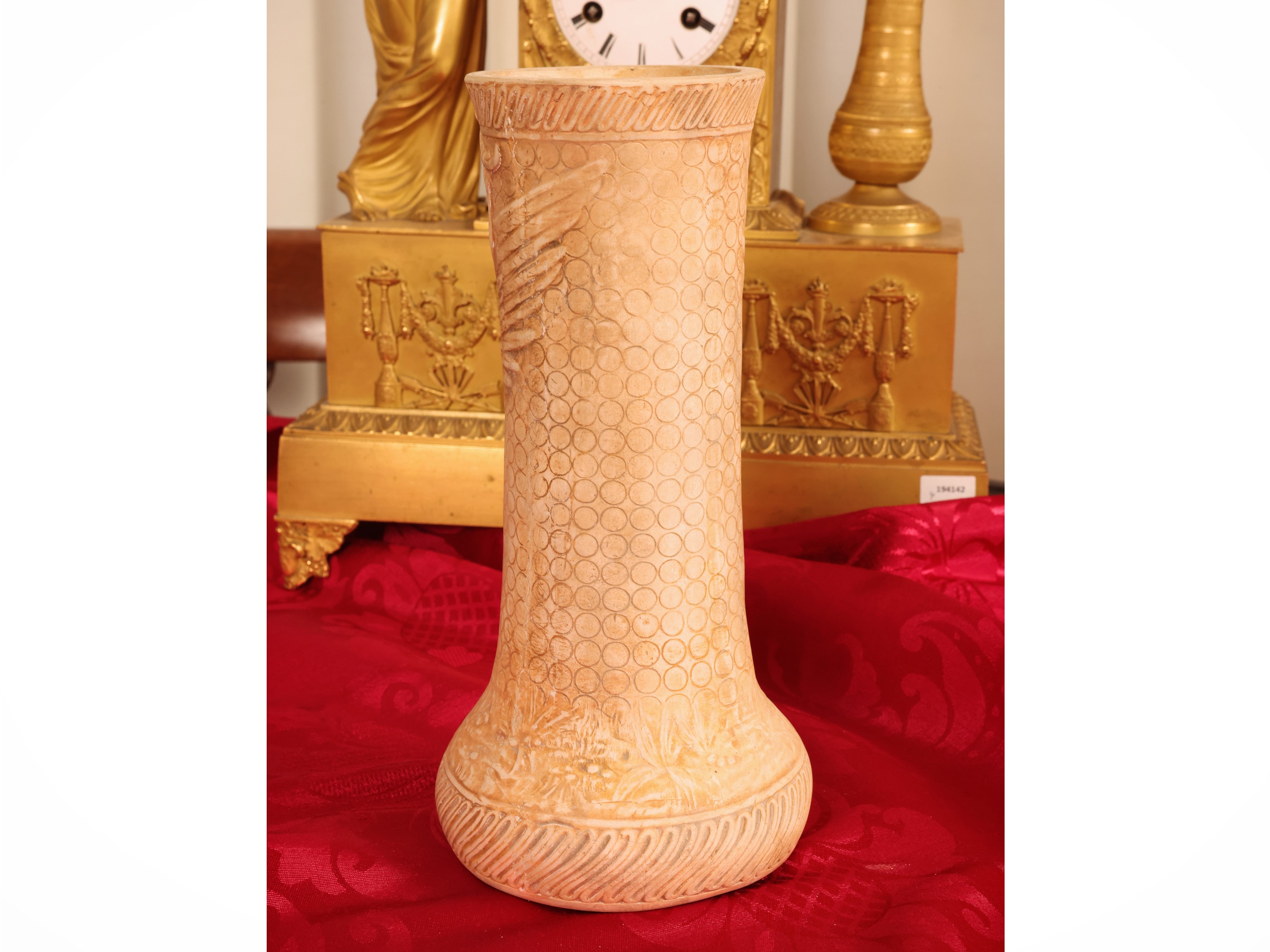 Vaso in terracotta istoriato, Allegoria dell’Amore vincitore (inizio XX secolo)