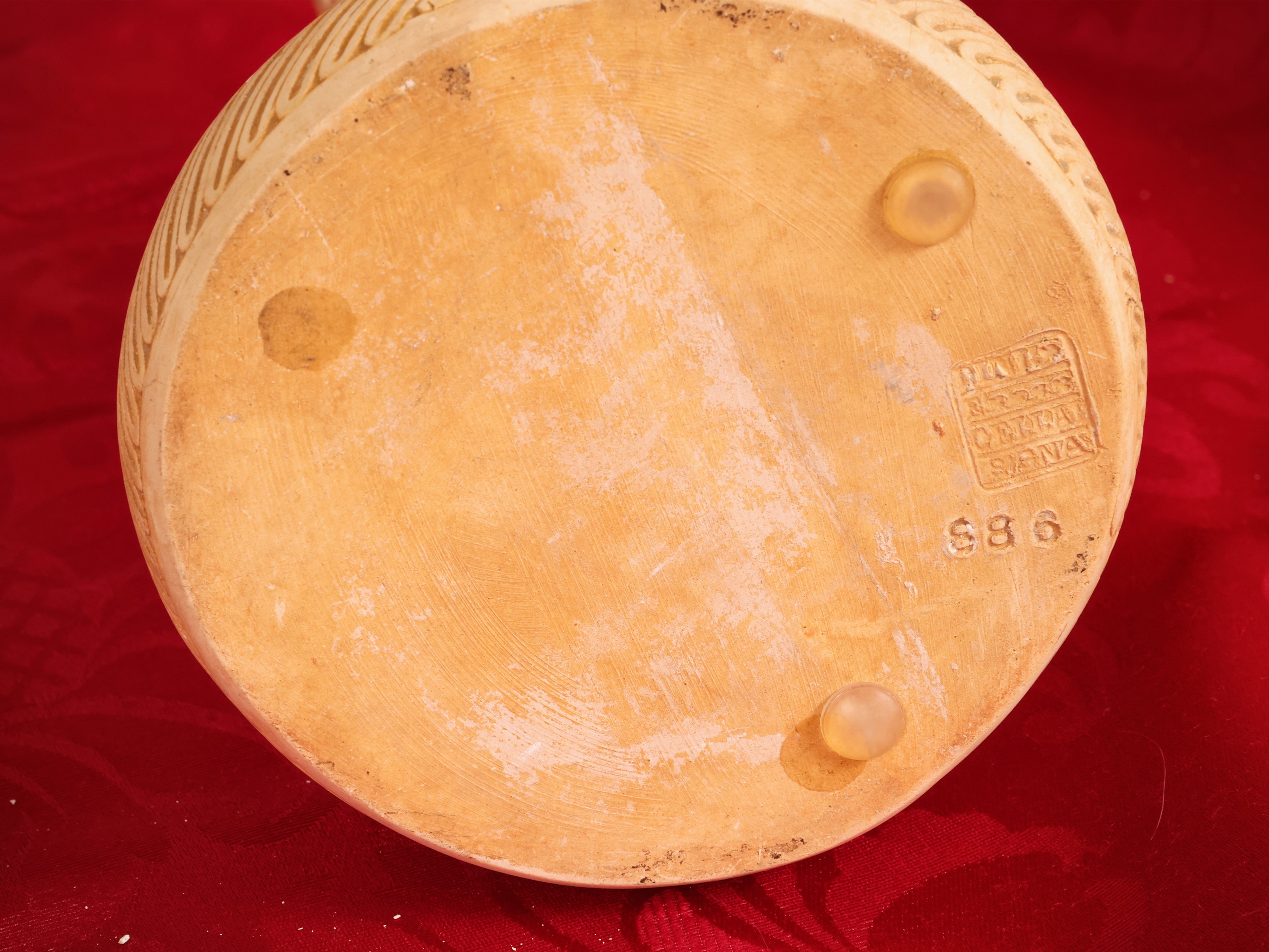 Vaso in terracotta istoriato, Allegoria dell’Amore vincitore (inizio XX secolo)