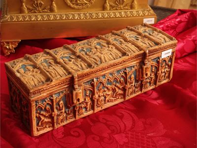 Manifattura Batignani, Scatola in terracotta istoriata con scene religiose su fondo turchese (ini...