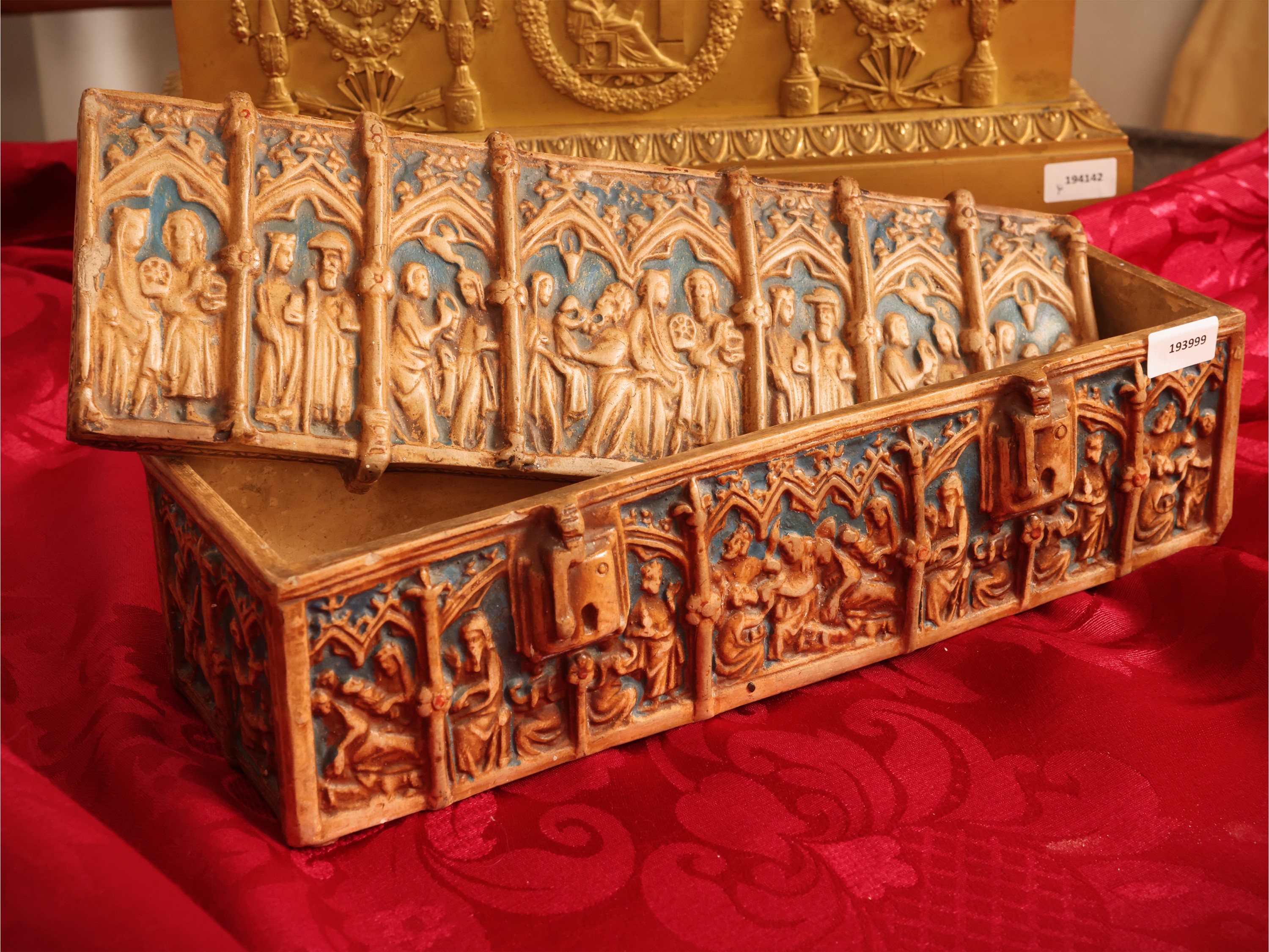 Manifattura Batignani, Scatola in terracotta istoriata con scene religiose su fondo turchese (ini...