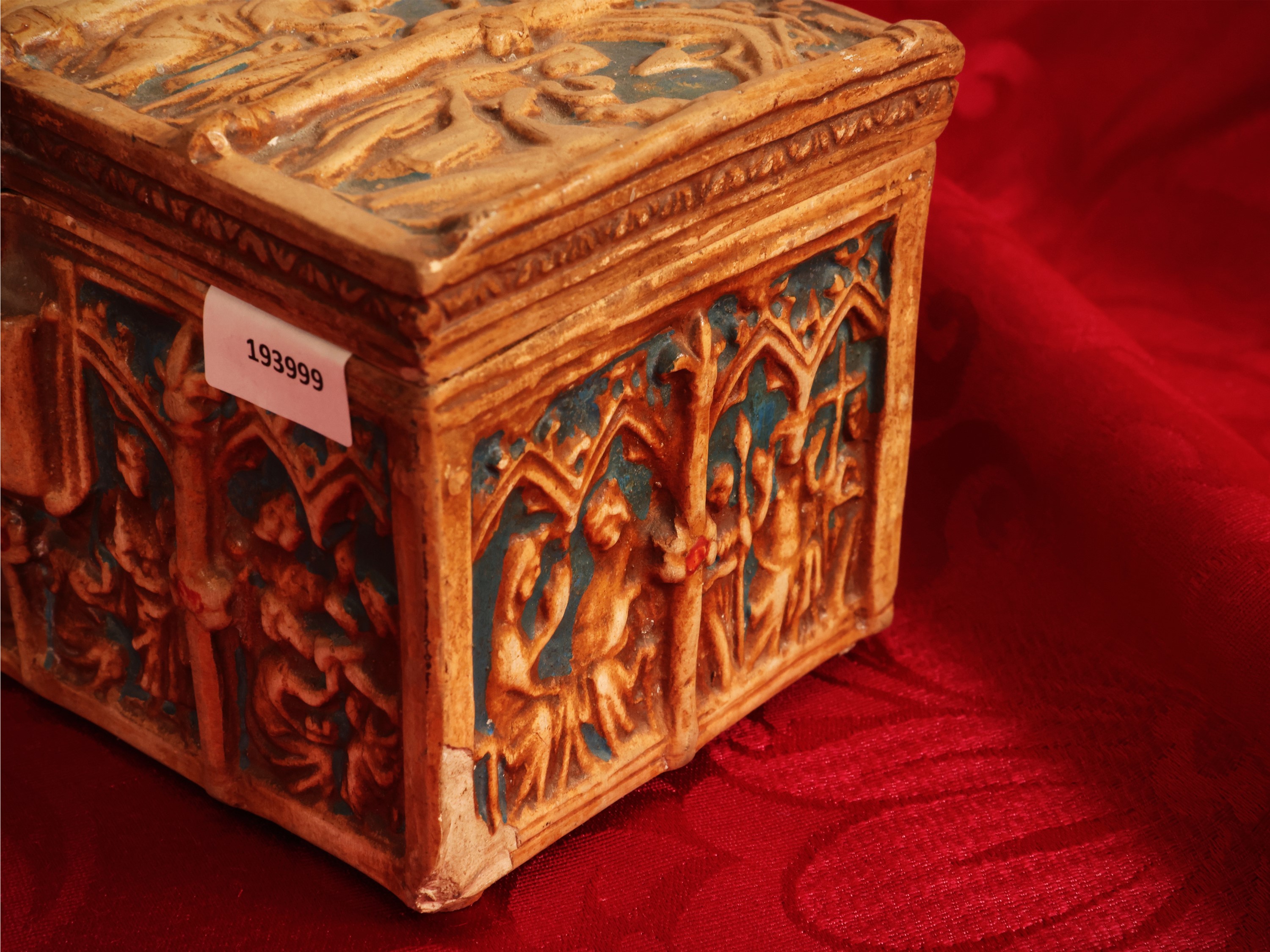 Manifattura Batignani, Scatola in terracotta istoriata con scene religiose su fondo turchese (ini...