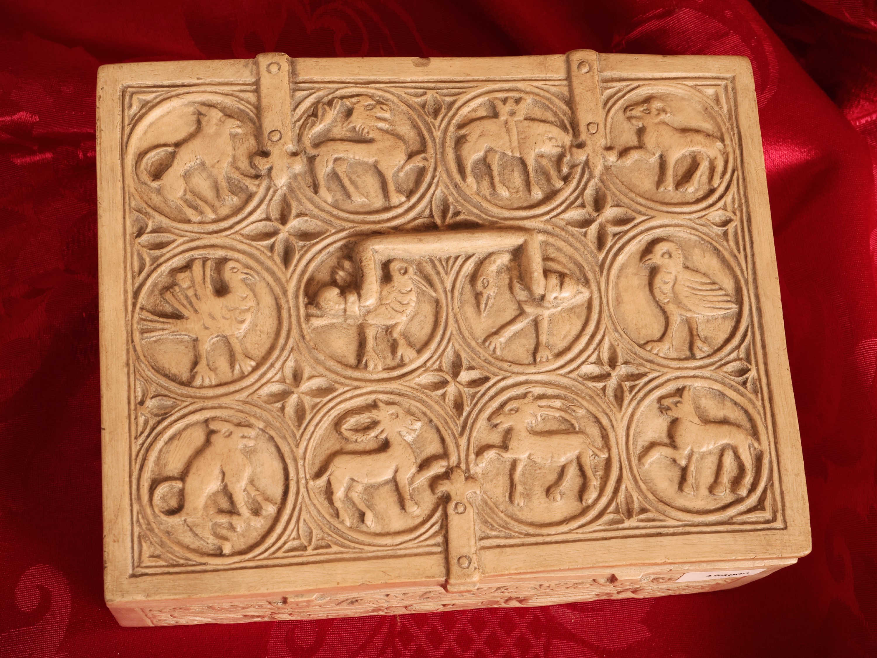Scrigno in terracotta istoriato, inizio XX secolo