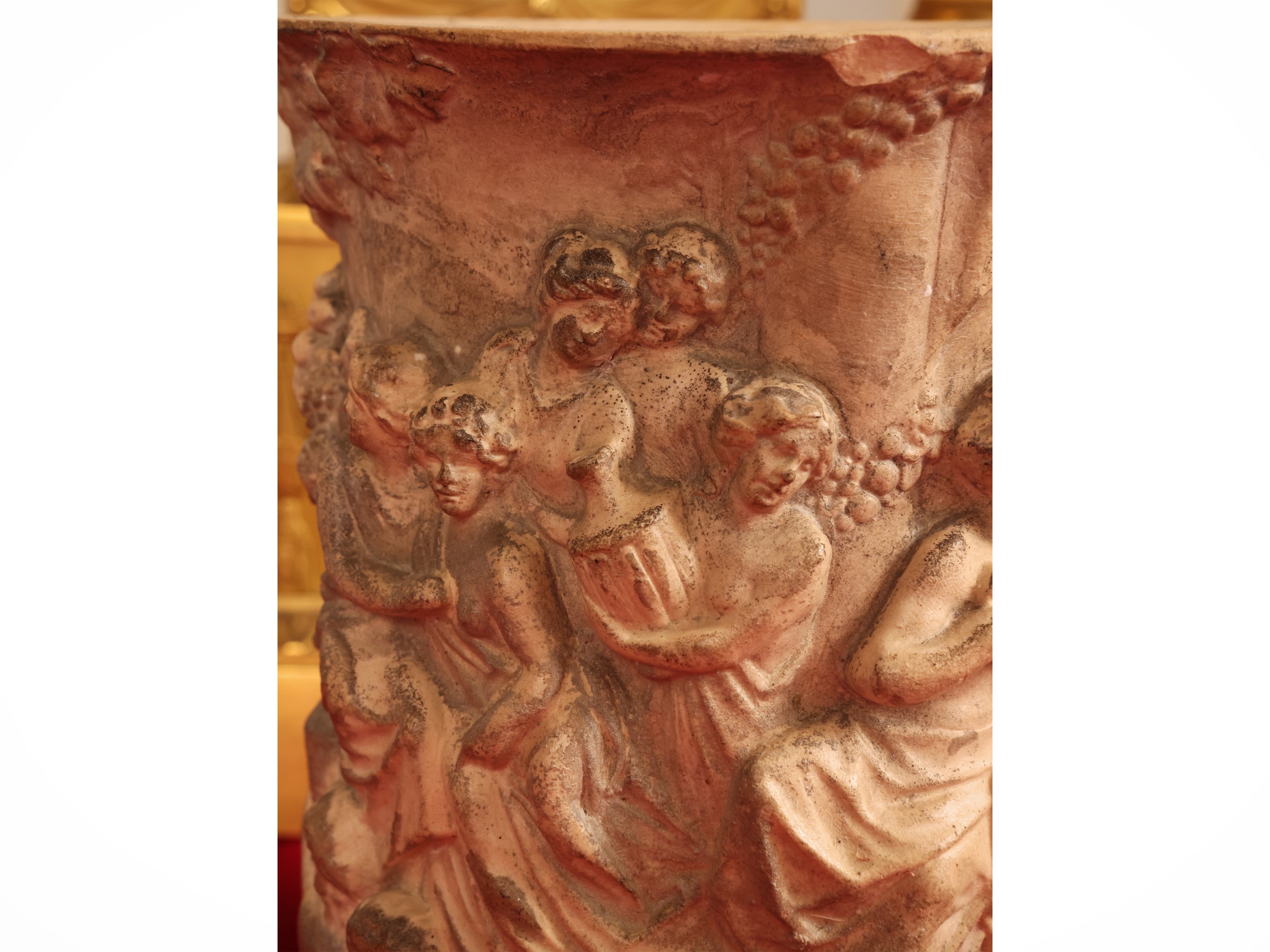 Vaso cilindrico in terracotta istoriato con scena allegorica