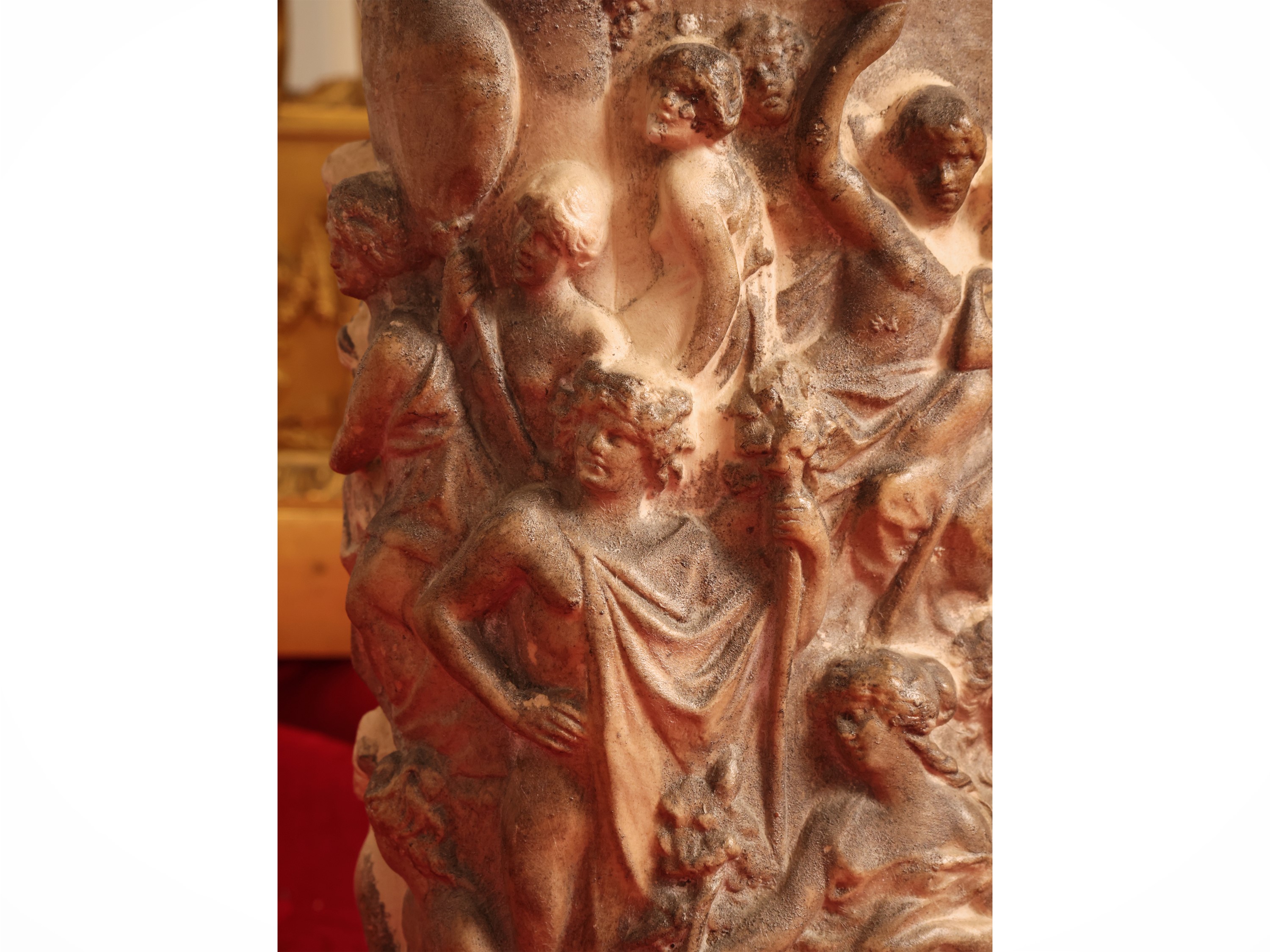 Vaso cilindrico in terracotta istoriato con scena allegorica