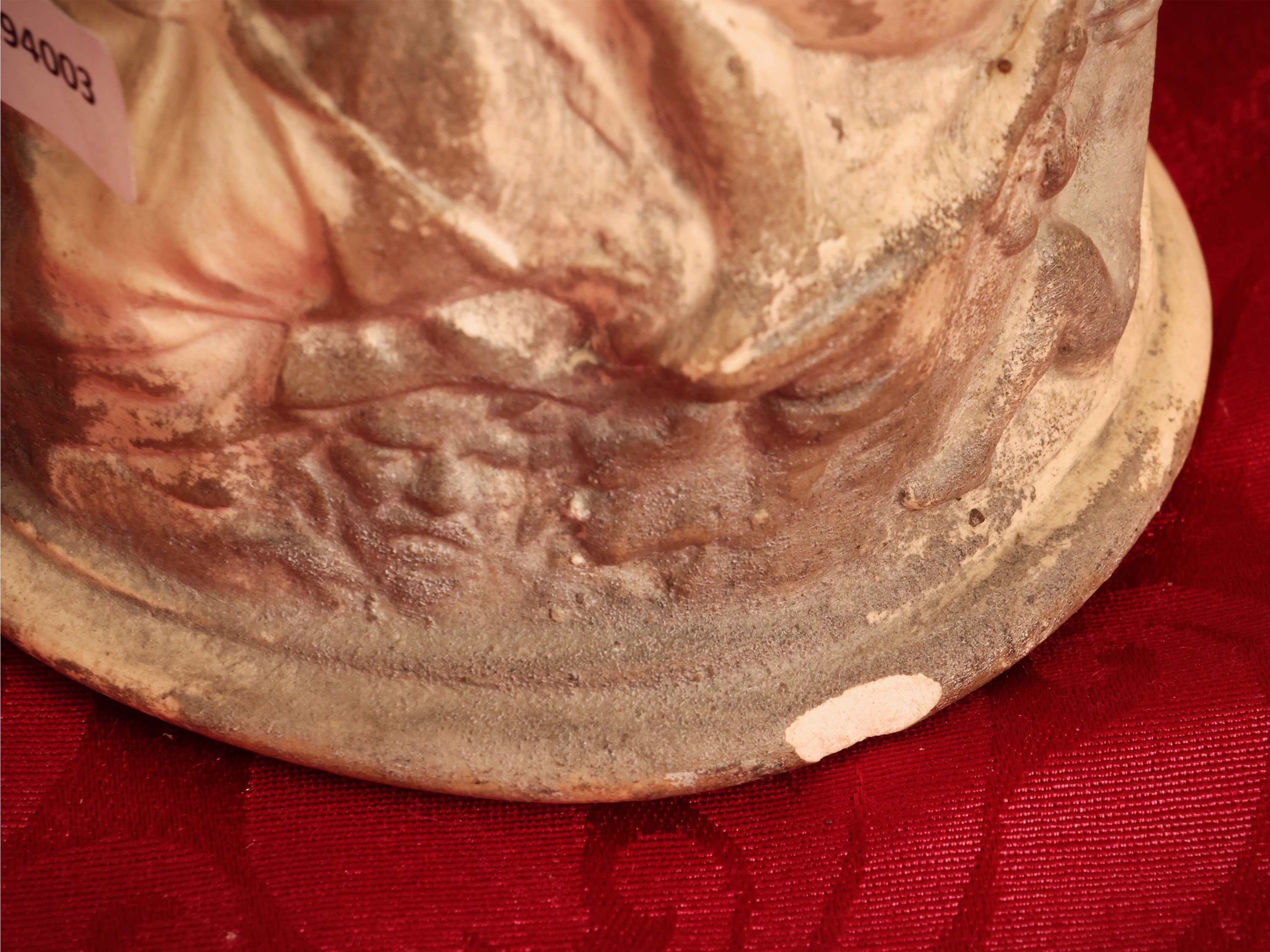 Vaso cilindrico in terracotta istoriato con scena allegorica