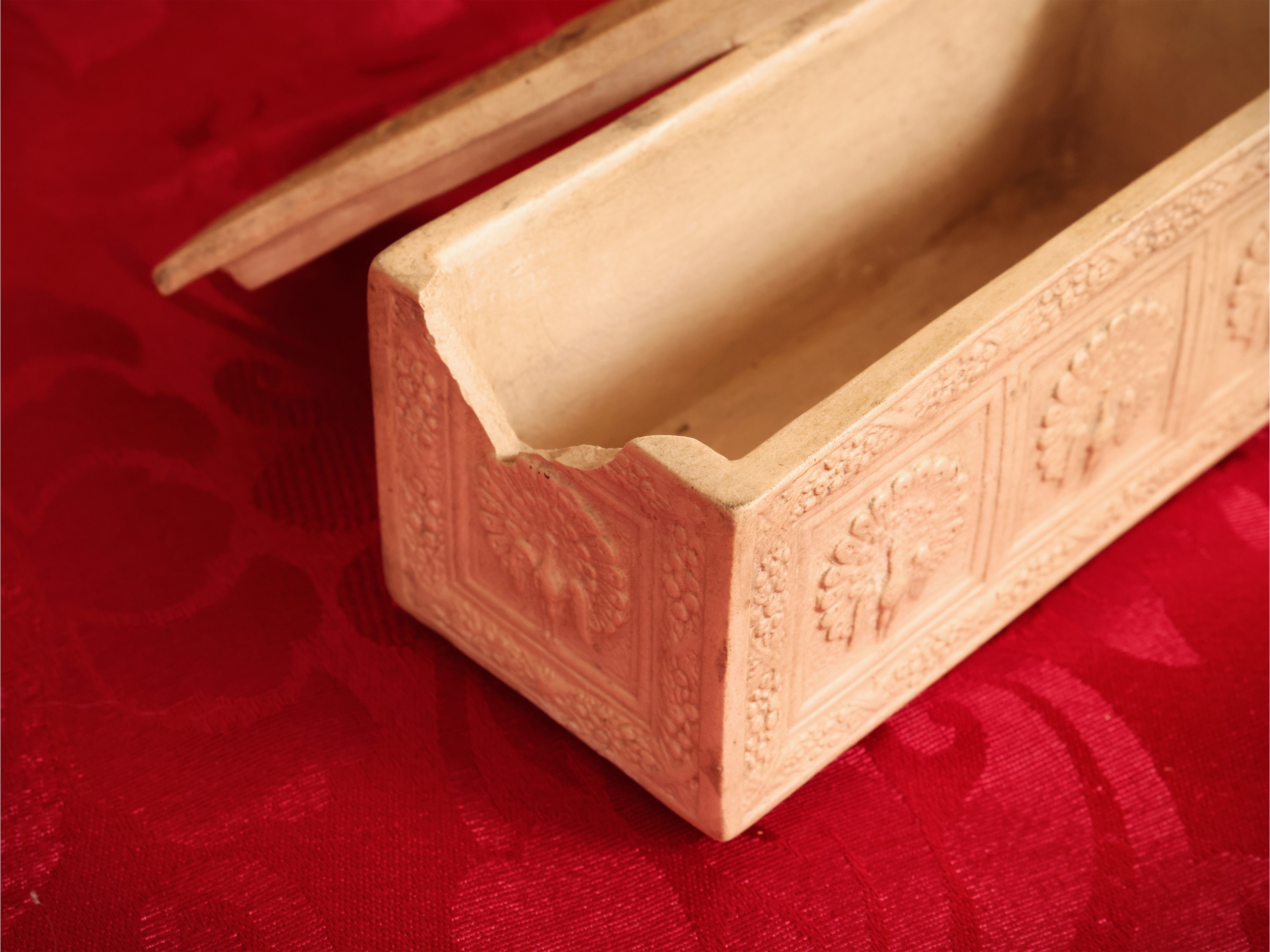 Manifattura di Signa, Due piccole scatole in terracotta (scudo con giglio fiorentino e motivo di ...
