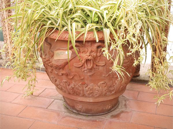 Terracotta basin vase decorated with masks