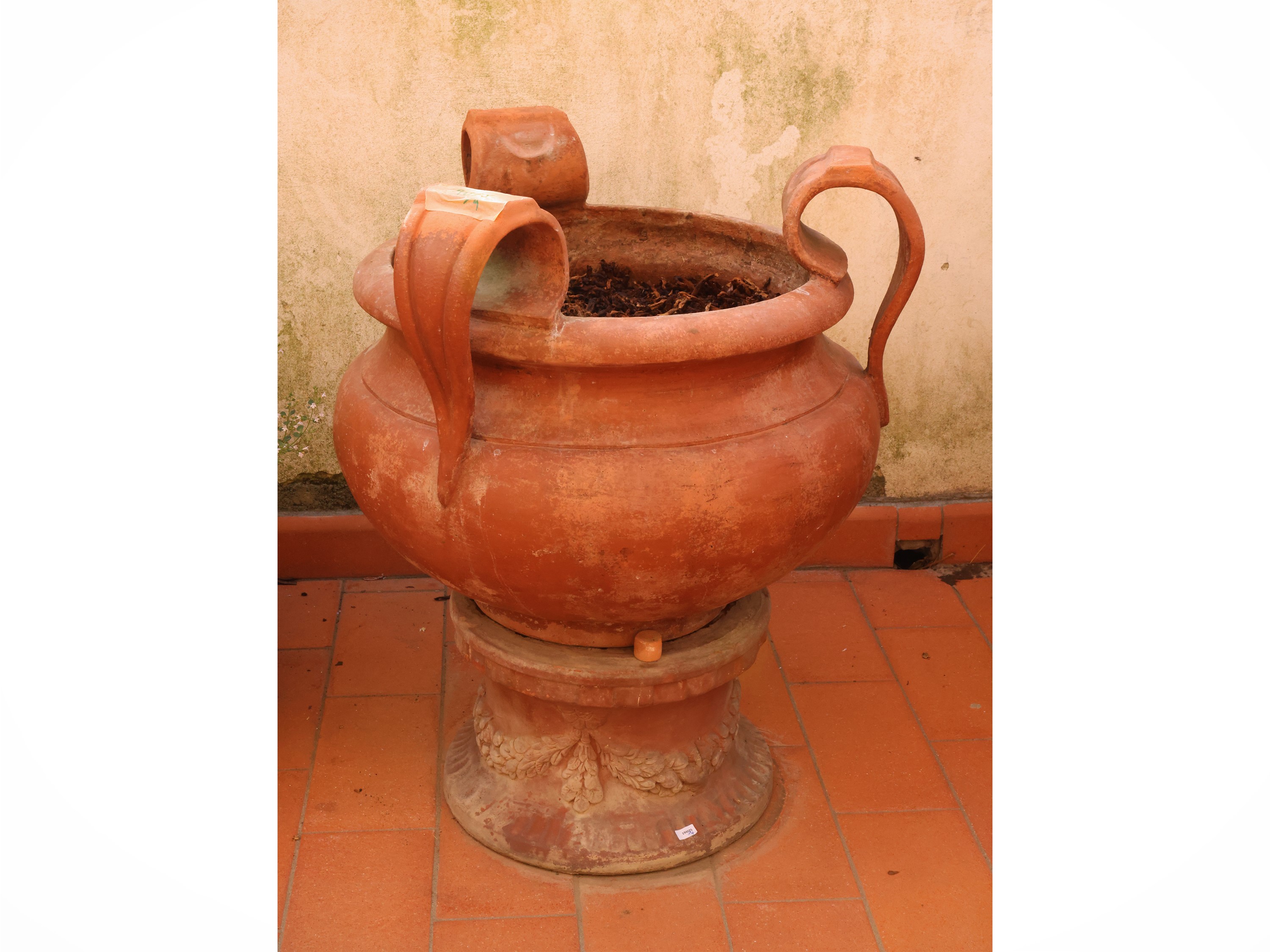 Assortimento di complementi da giardino o terrazzo, terracotta