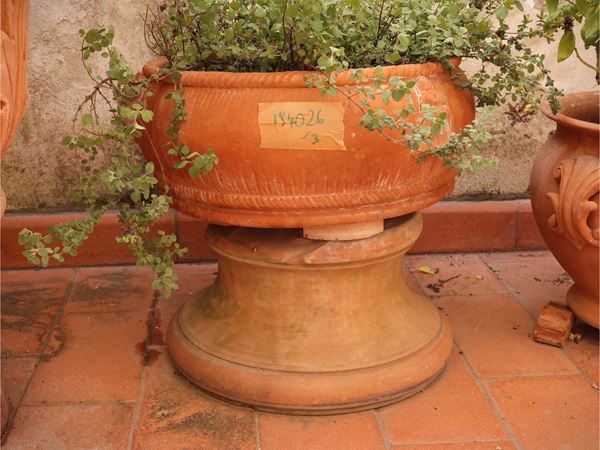 Tre vasi in terracotta