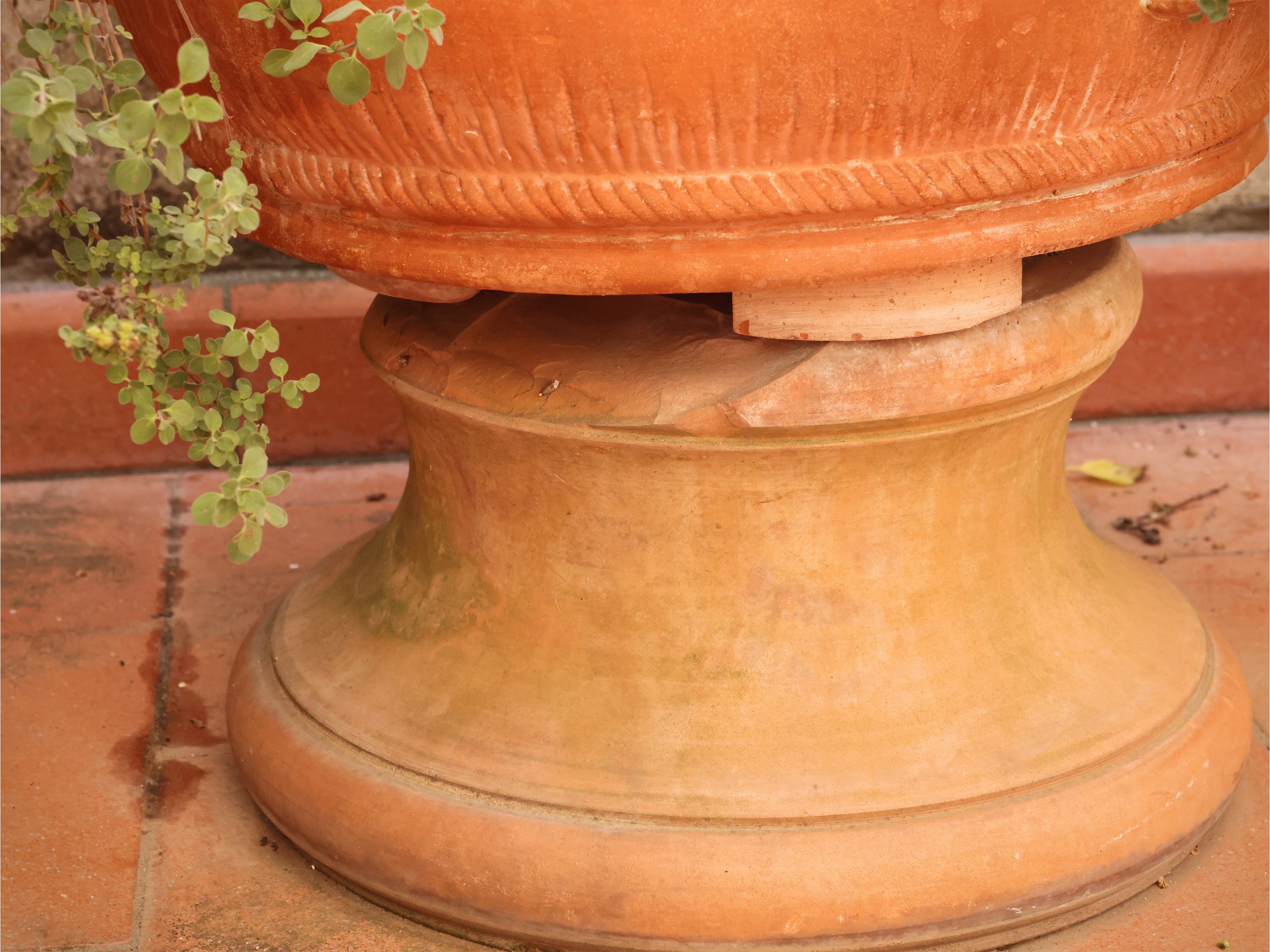 Tre vasi in terracotta