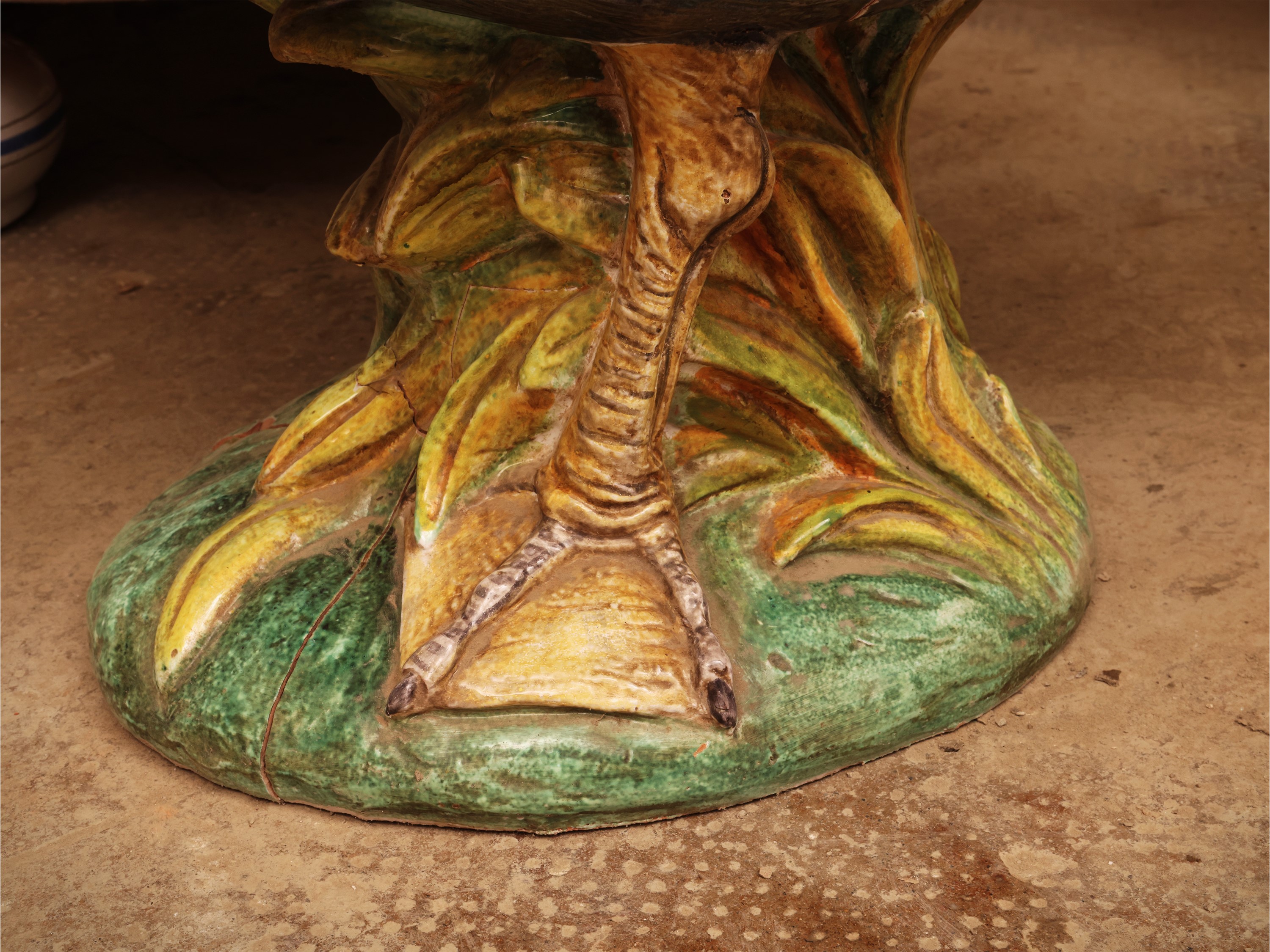 Manifattura Pugi, Grande cigno decorativo in terracotta invetriata