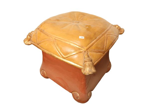 Sgabello in terracotta invetriata