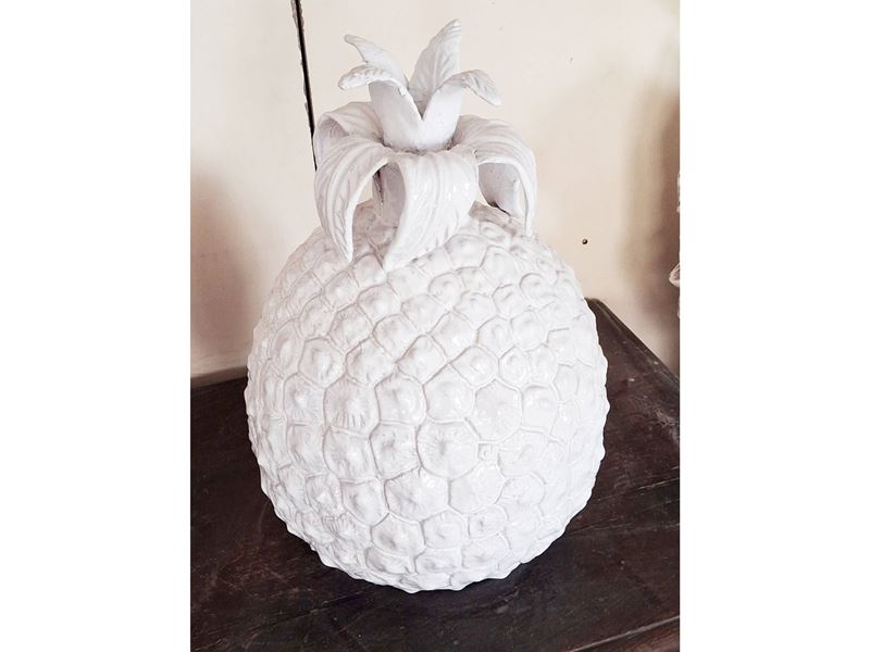 Manifattura Pugi, Base per lume in terracotta invetriata bianca a forma di grande ananas
