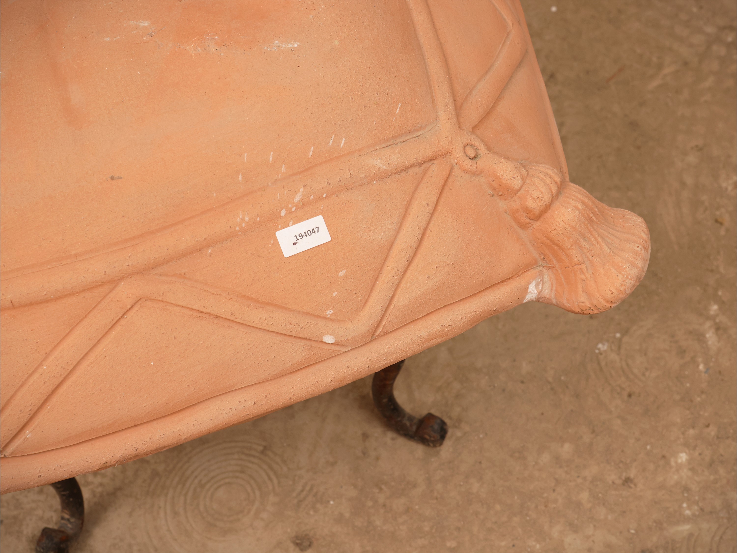 Manifattura Pugi, Sgabello in terracotta