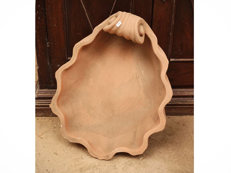 Manifattura Pugi (Signa), Vasca in terracotta a forma di grande conchiglia