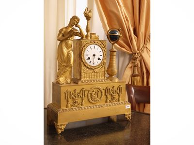 Orologio da tavolo in bronzo dorato con allegoria dell’Astronomia, inizio XIX secolo