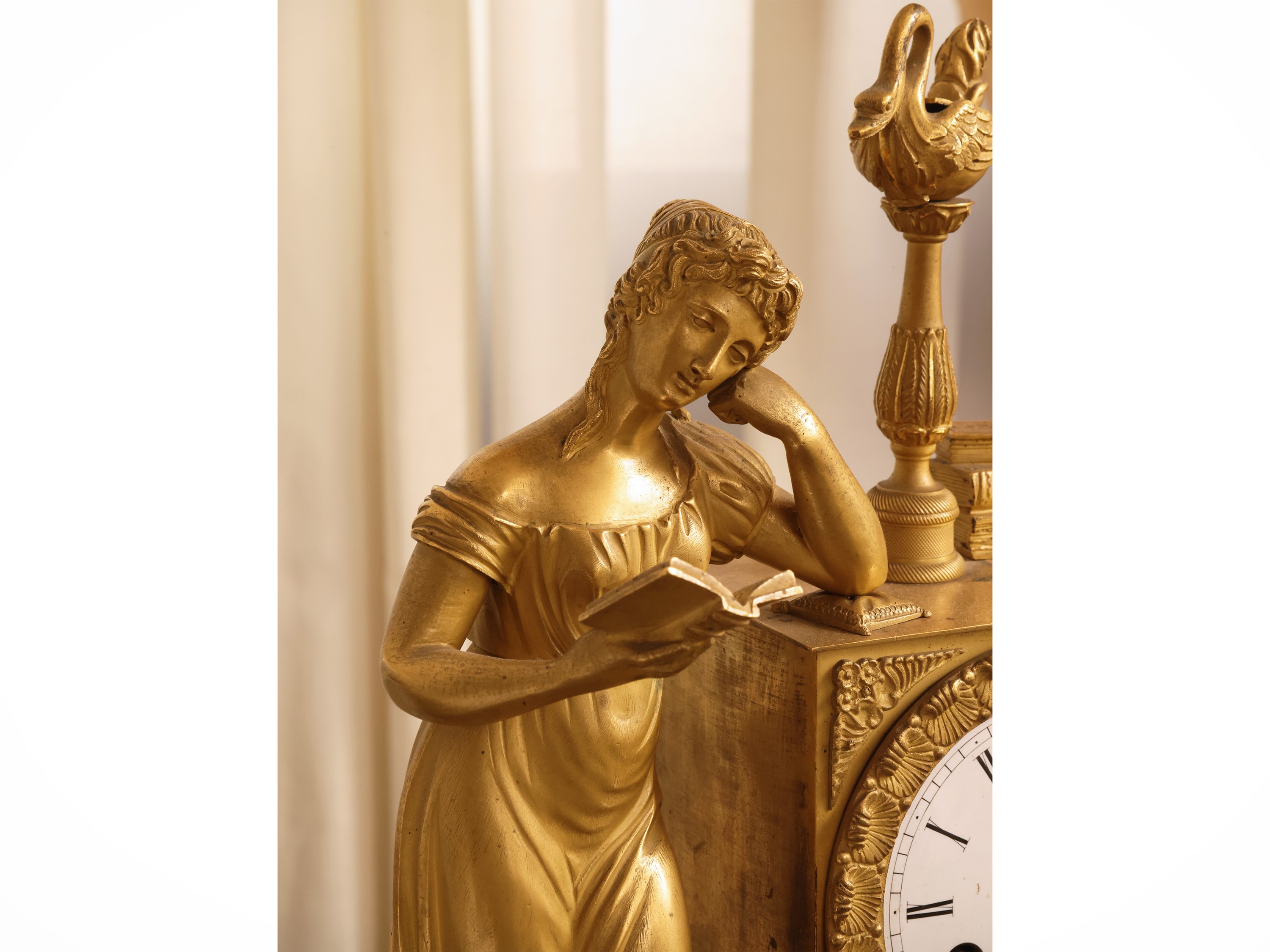 Orologio da tavolo in bronzo dorato con allegoria dell’Astronomia, inizio XIX secolo