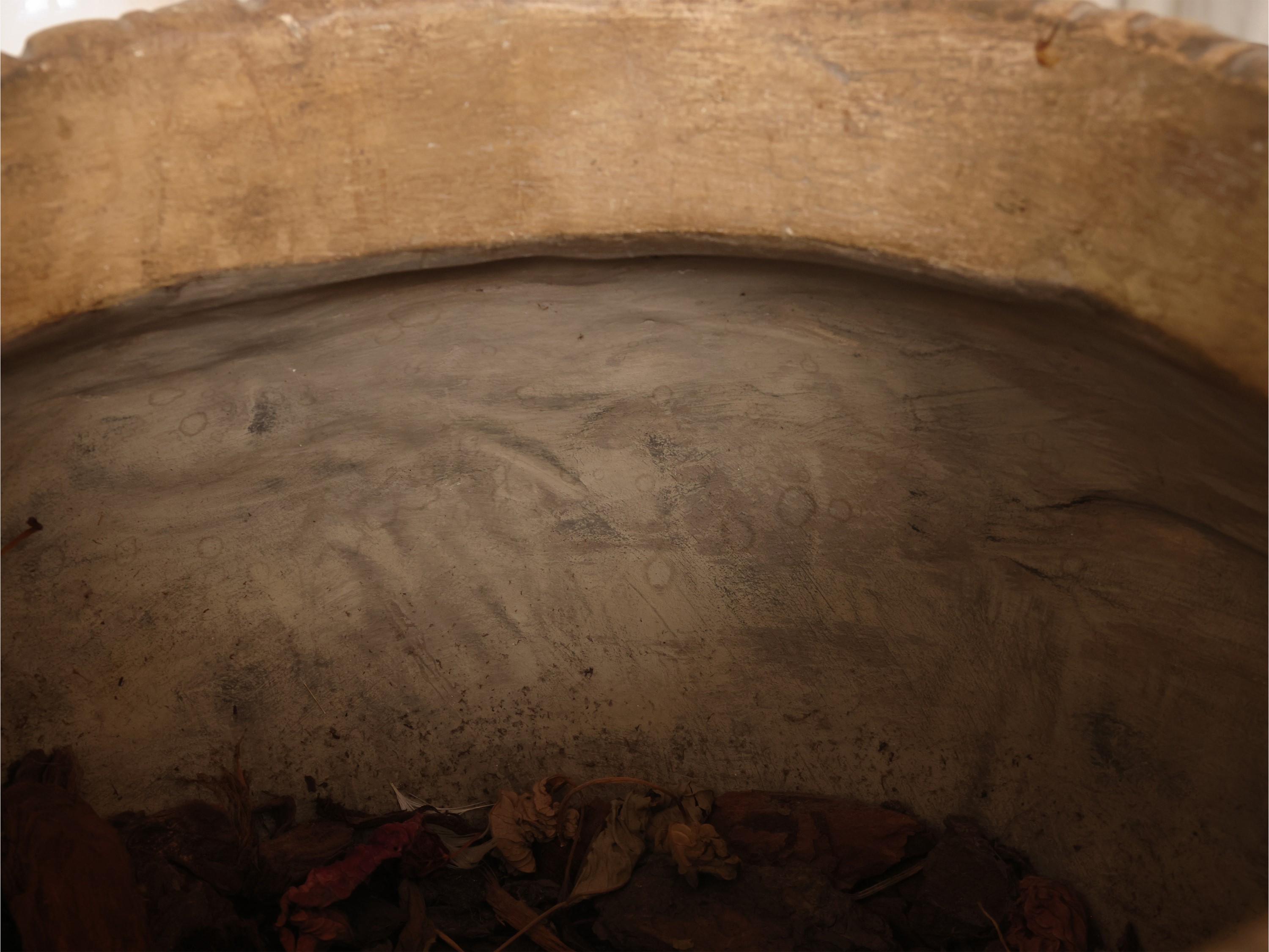 Vaso in terracotta di Signa, decorazione a festoni di frutta e baccellatura