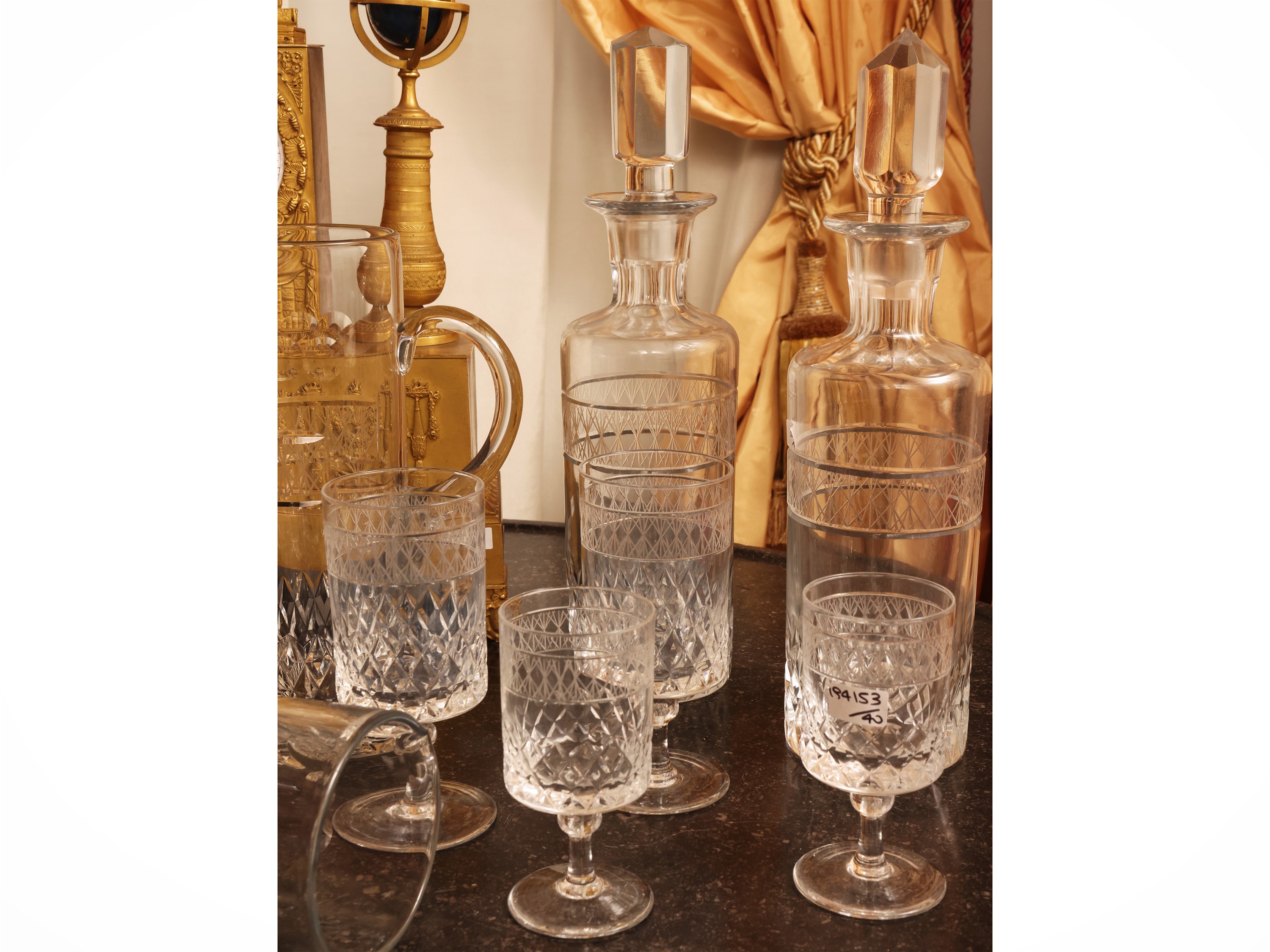 Servizio di bicchieri in cristallo molato, composto da bicchieri, flutes e caraffe