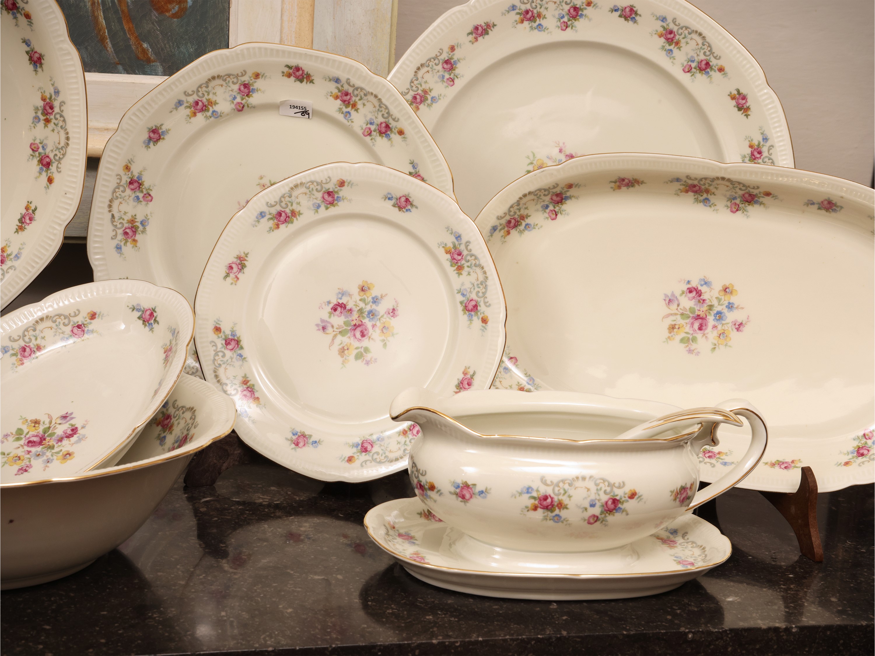 Servizio di piatti in porcellana avorio, Bavaria, decorazione a bouquet floreale policromo (36 pi...