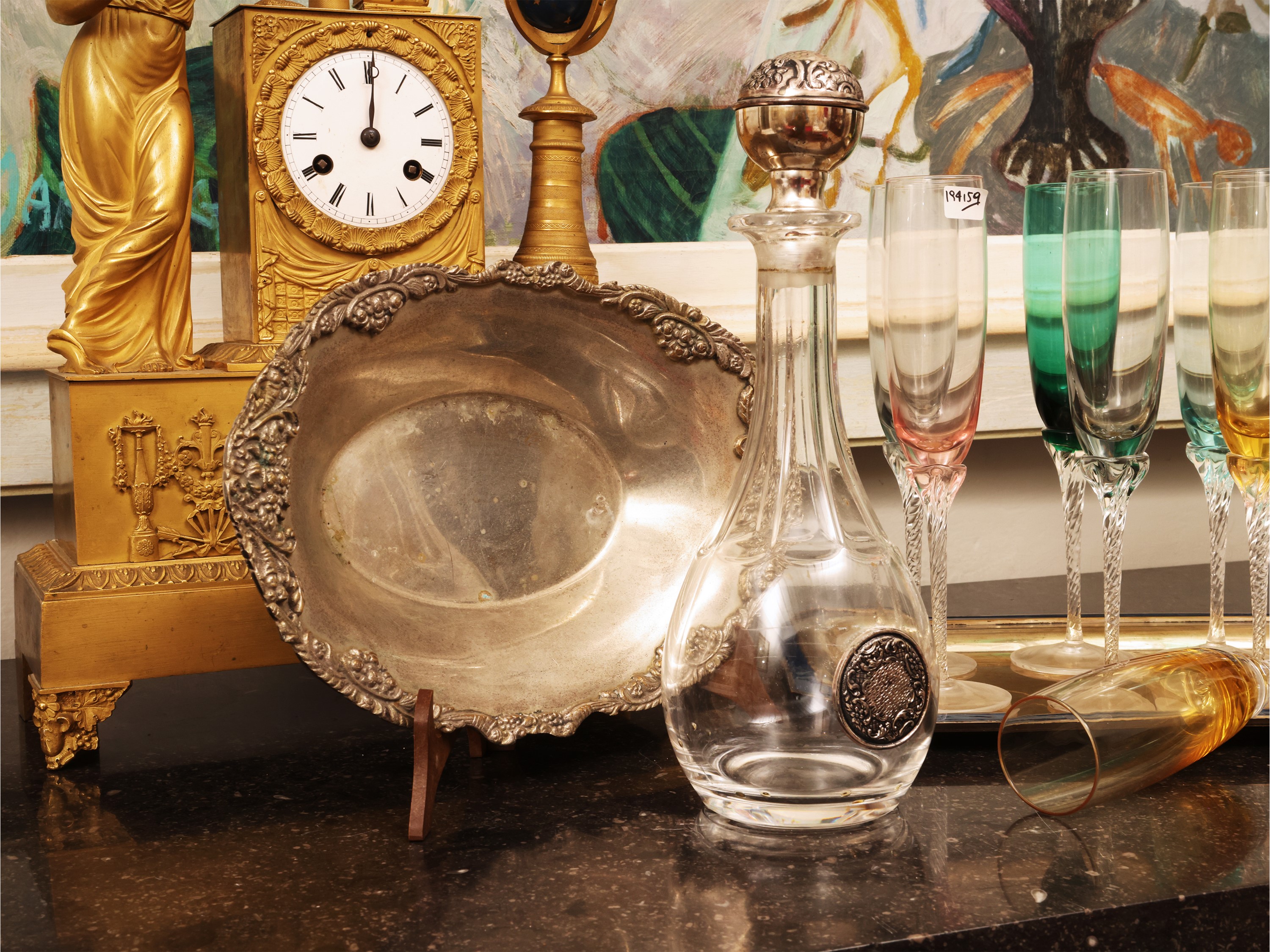 Set da aperitivo, 9 calici in vetro colorato e accessori in metallo argentato con bottiglie in cr...