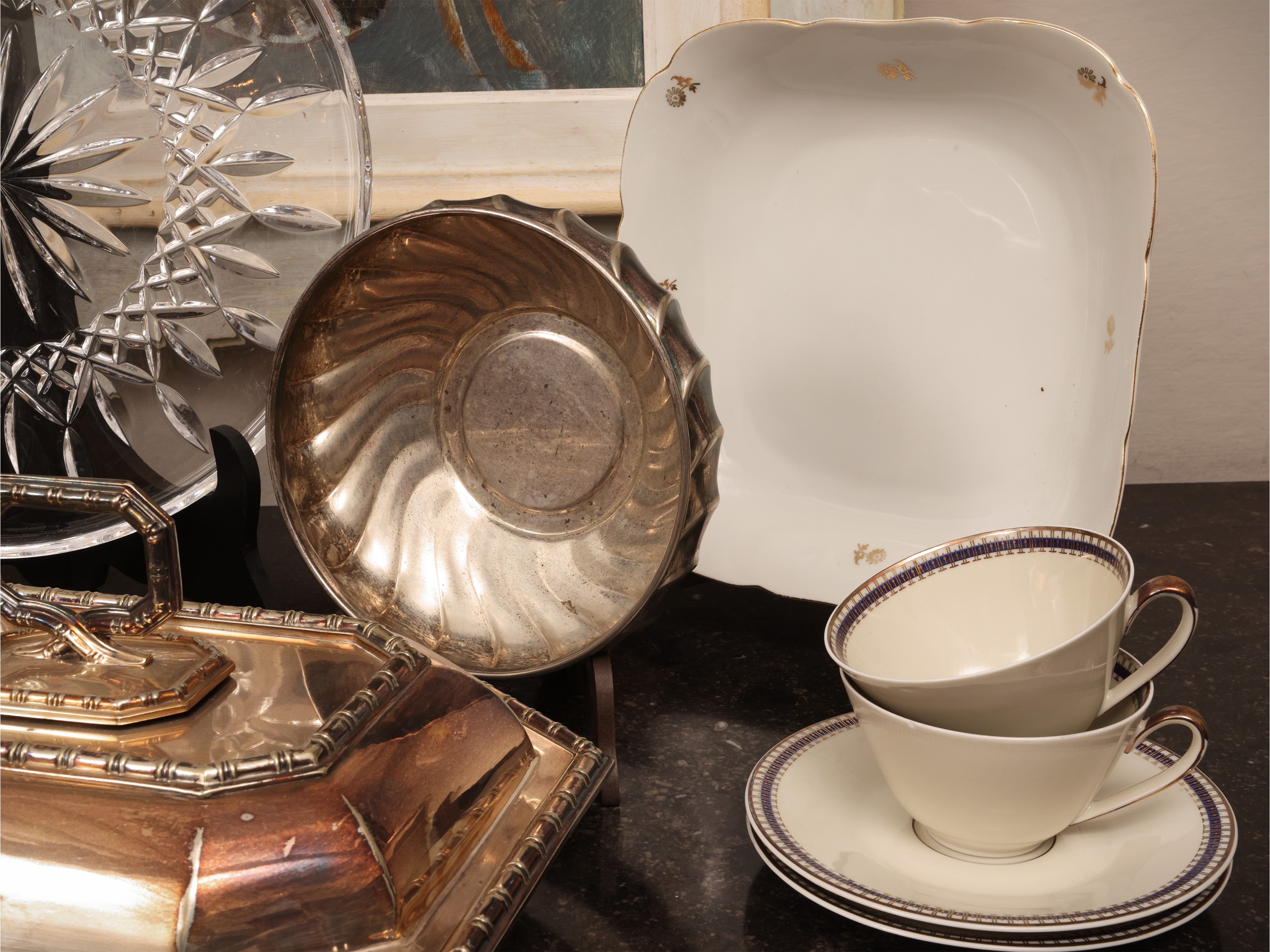 Set da tavola, porcellana avorio e accessori da servizio