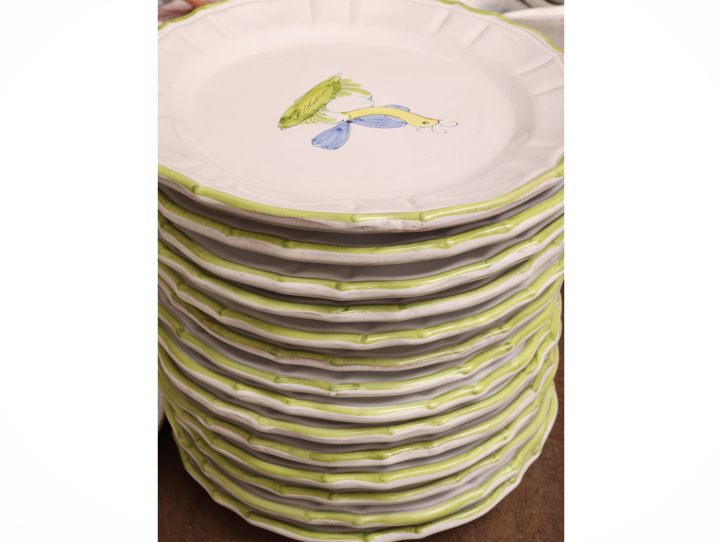 Miscellanea di piatti decorativi e da tavola in ceramica, composizione di 11 piattini con frutti ...