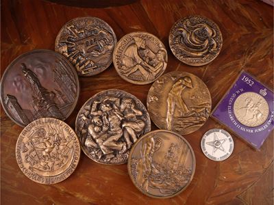 Collezione di monete commemorative, in bronzo e argento