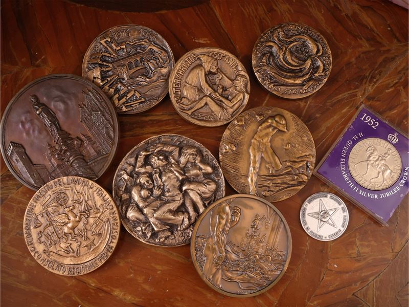 Collezione di monete commemorative, in bronzo e argento