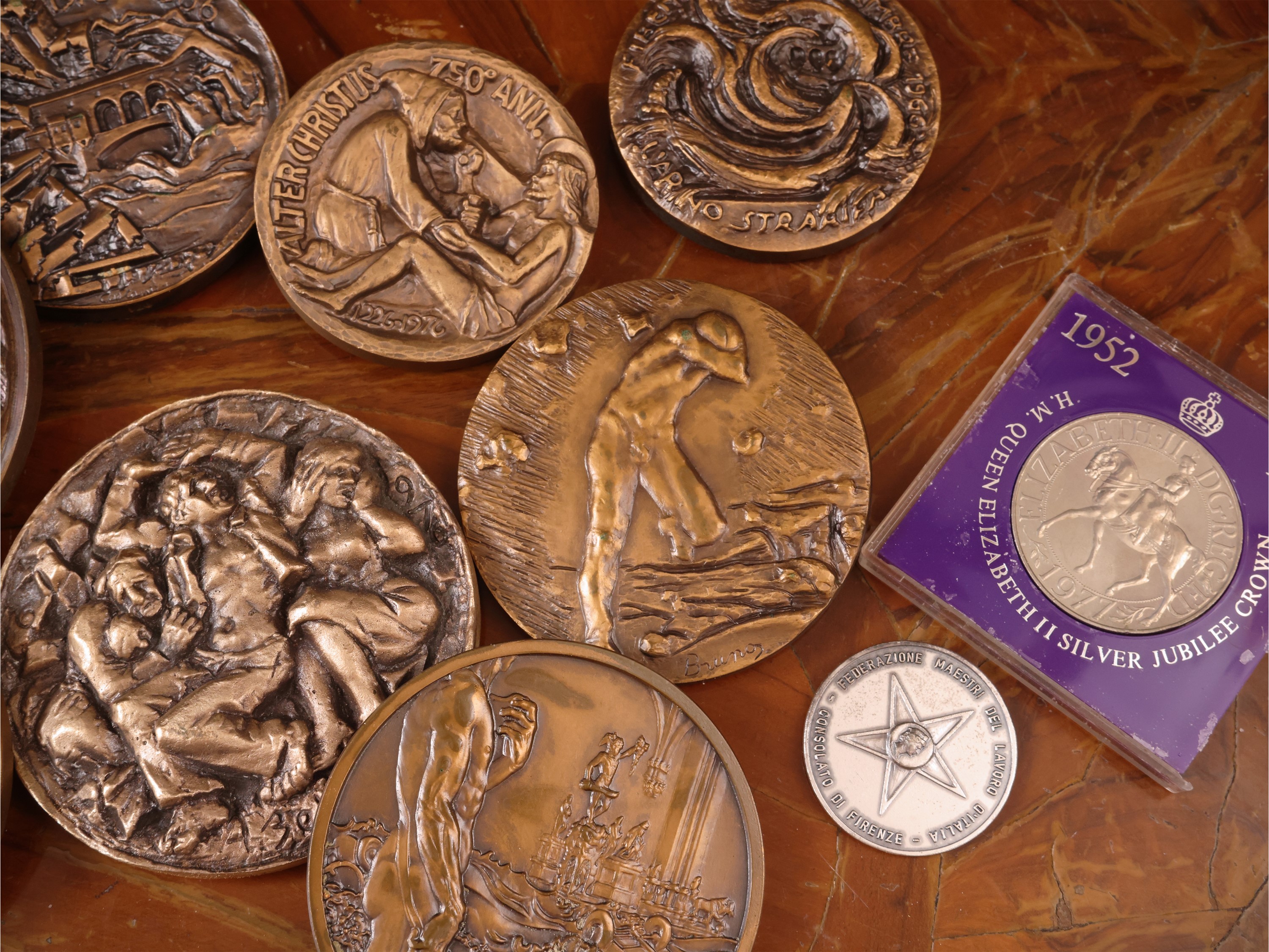 Collezione di monete commemorative, in bronzo e argento