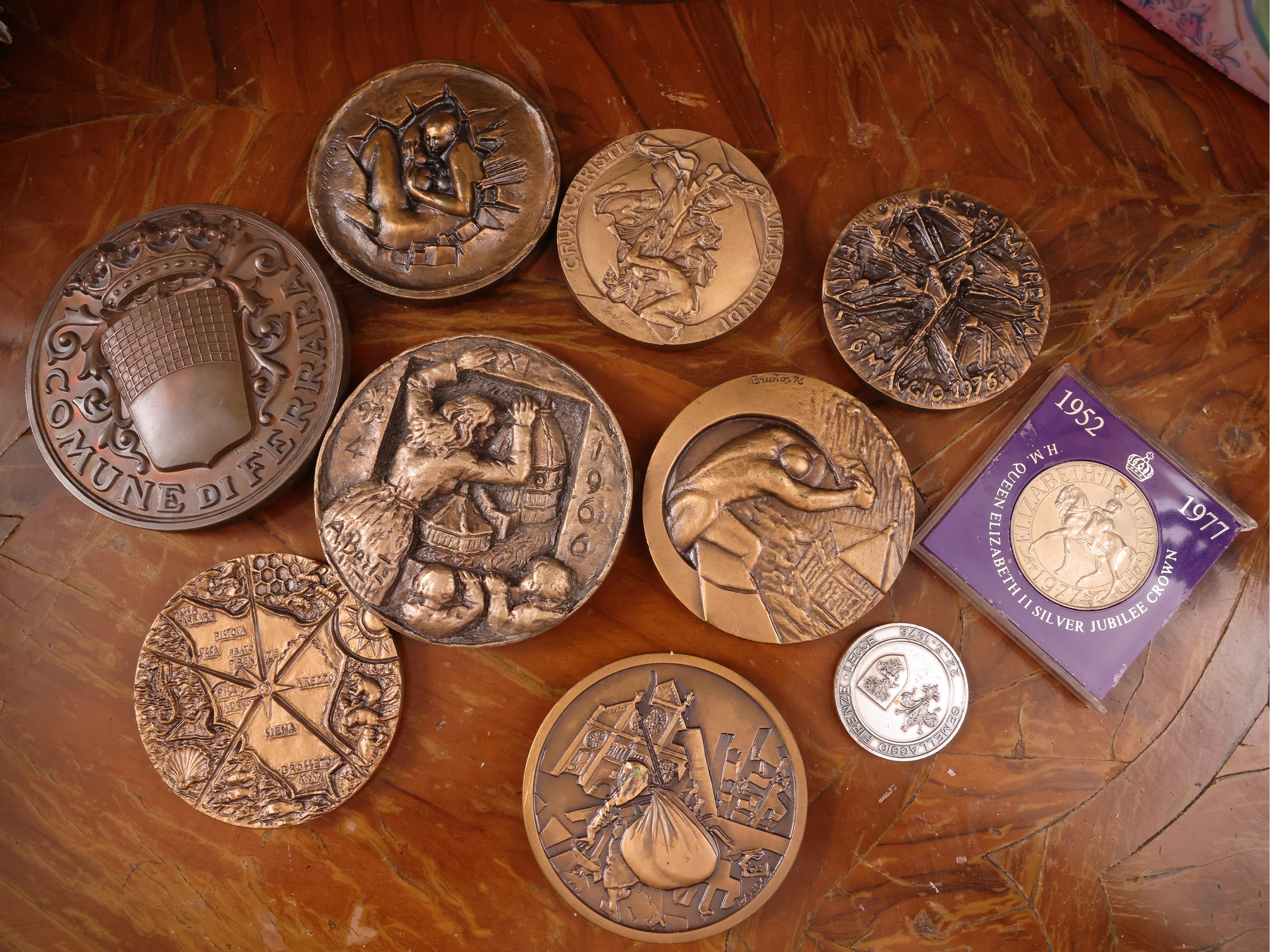 Collezione di monete commemorative, in bronzo e argento