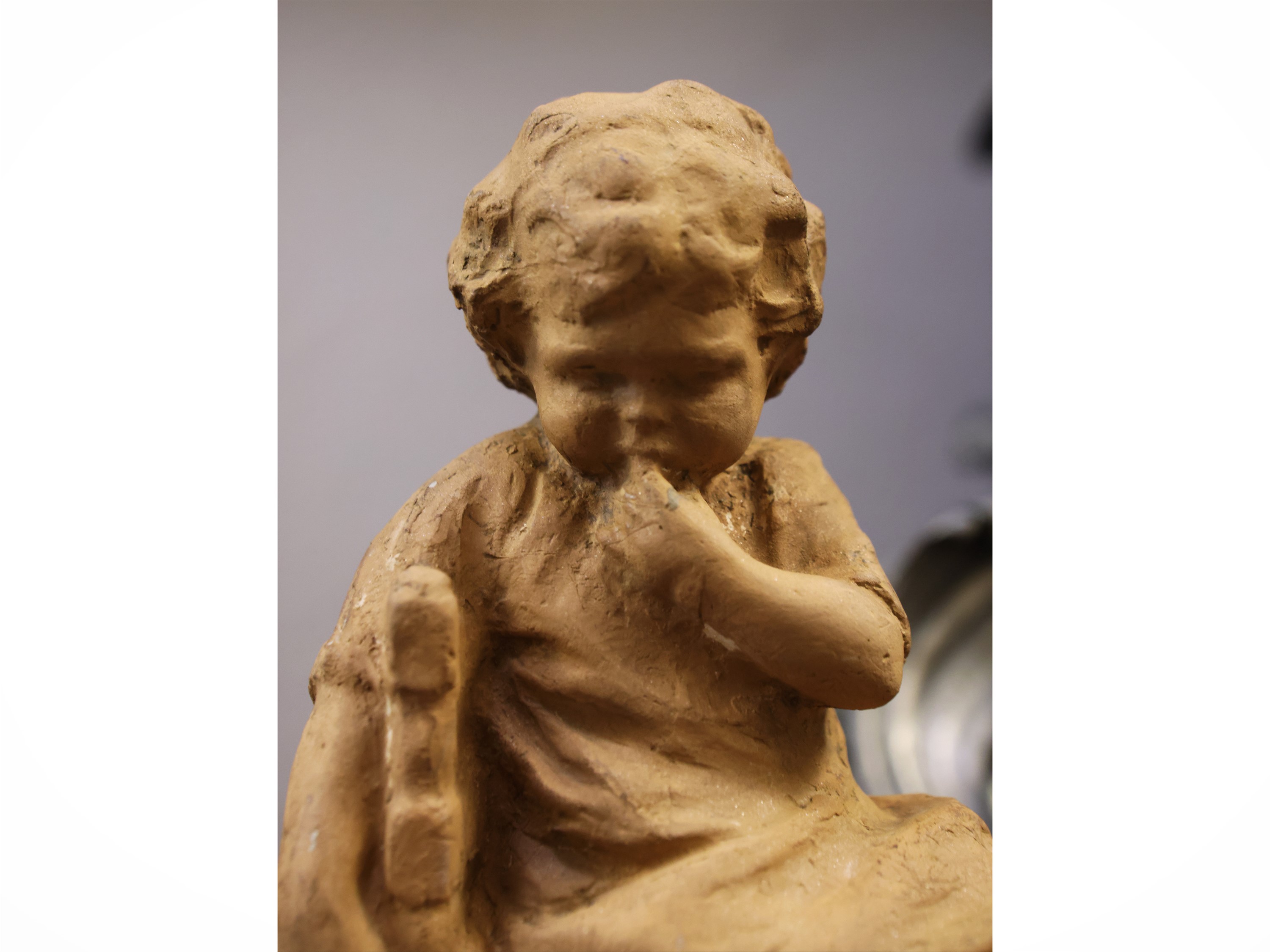 Giorgio Rossi - Ritratto di bambina seduta in terracotta