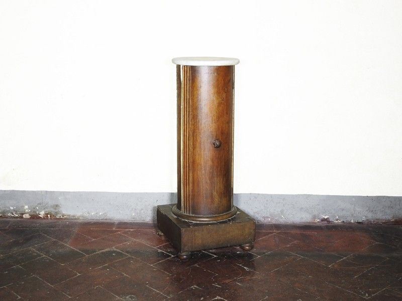 Comodino a Colonna in Mogano
