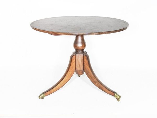 Round Tilt-top Walnut Table, England, 19th Century