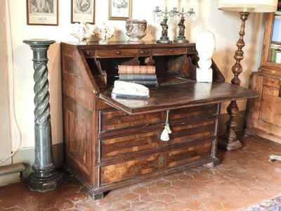 Cassettone a Ribalta Impiallacciato in Mogano e Piuma di Mogano