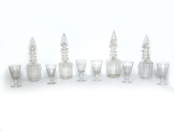 Serie di quattro bottiglie in cristallo molato