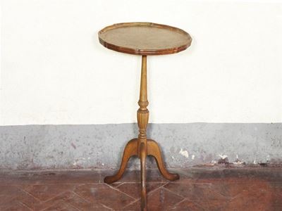Due Tavolini Tondi da Appoggio in Noce