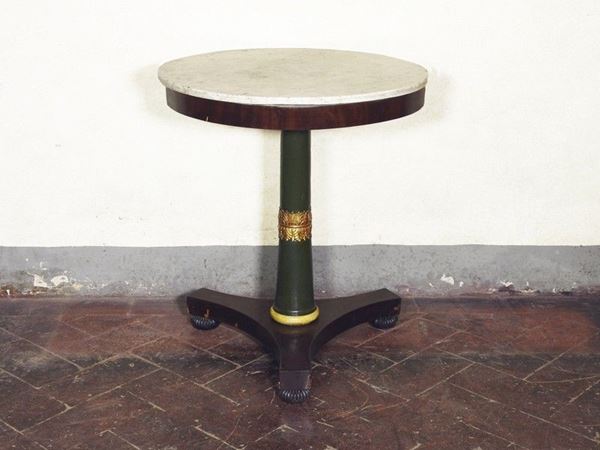 Walnut Veneered Round Table, early 20th Century
